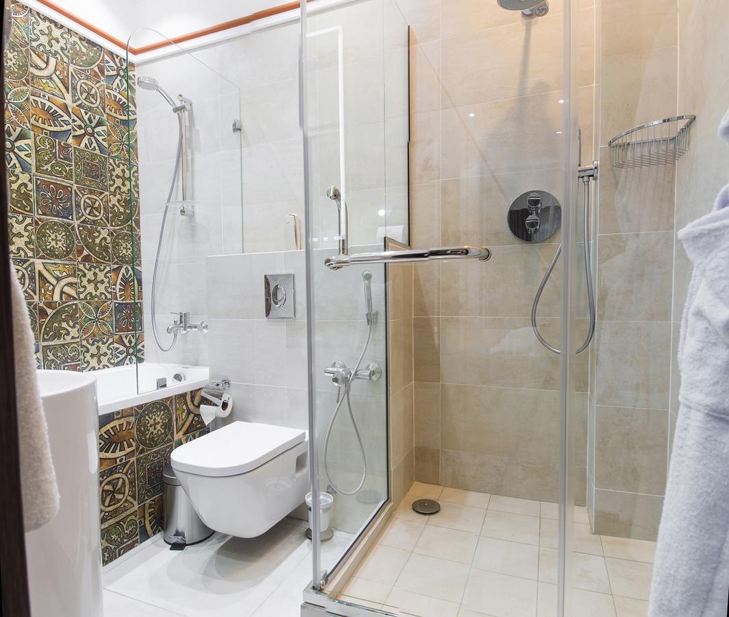 Qonaq Hotel Astana Bagian luar foto