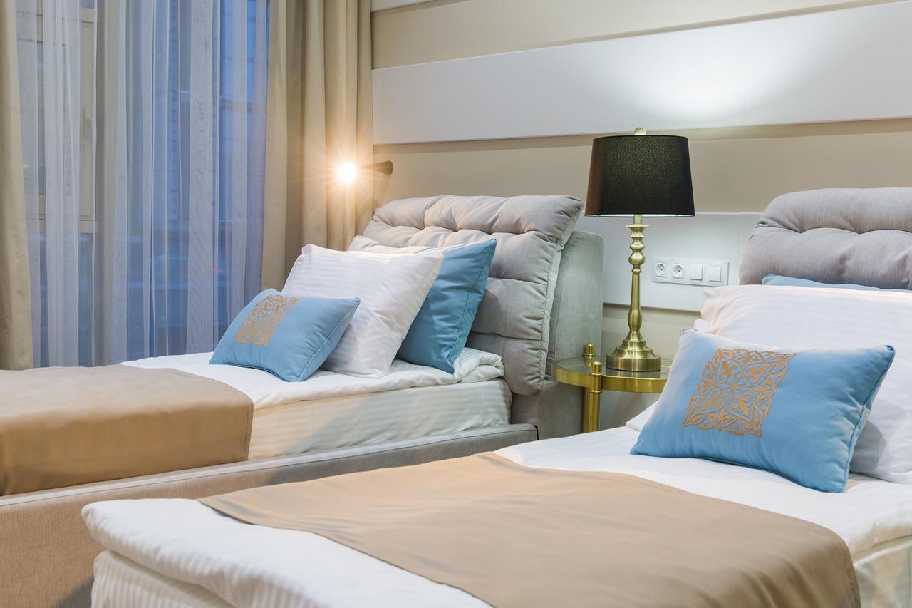Qonaq Hotel Astana Bagian luar foto